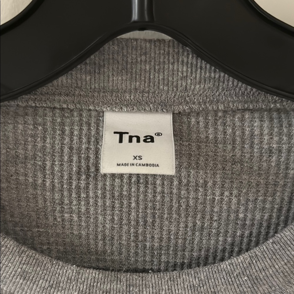 TNA Heather Gray Ribbed Knit Top - Picture 2 of 3